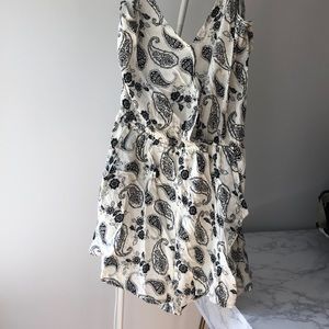 NWT summer black/white paisley jumper romper Sz L